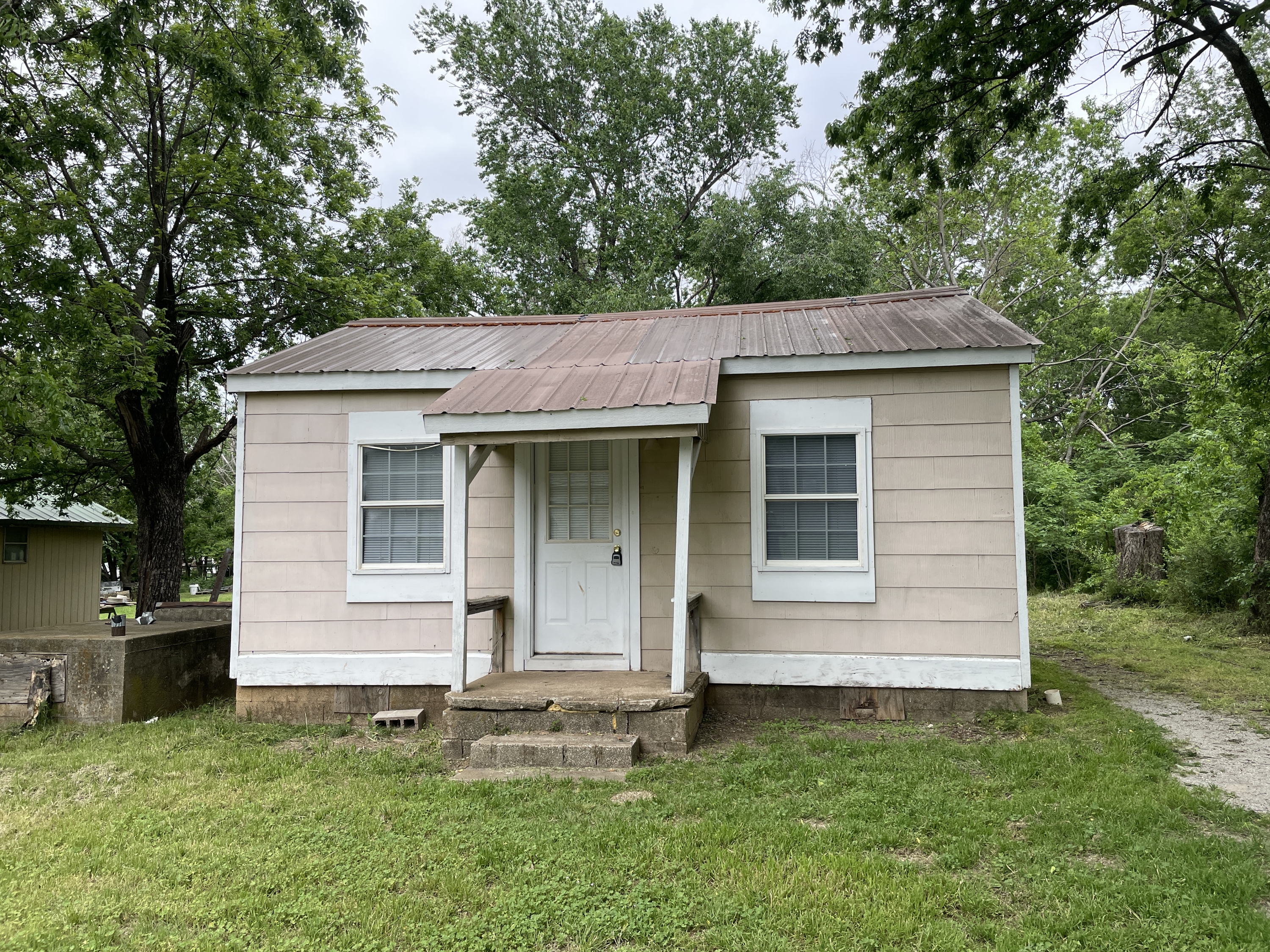 914 East Tahlequah Avenue