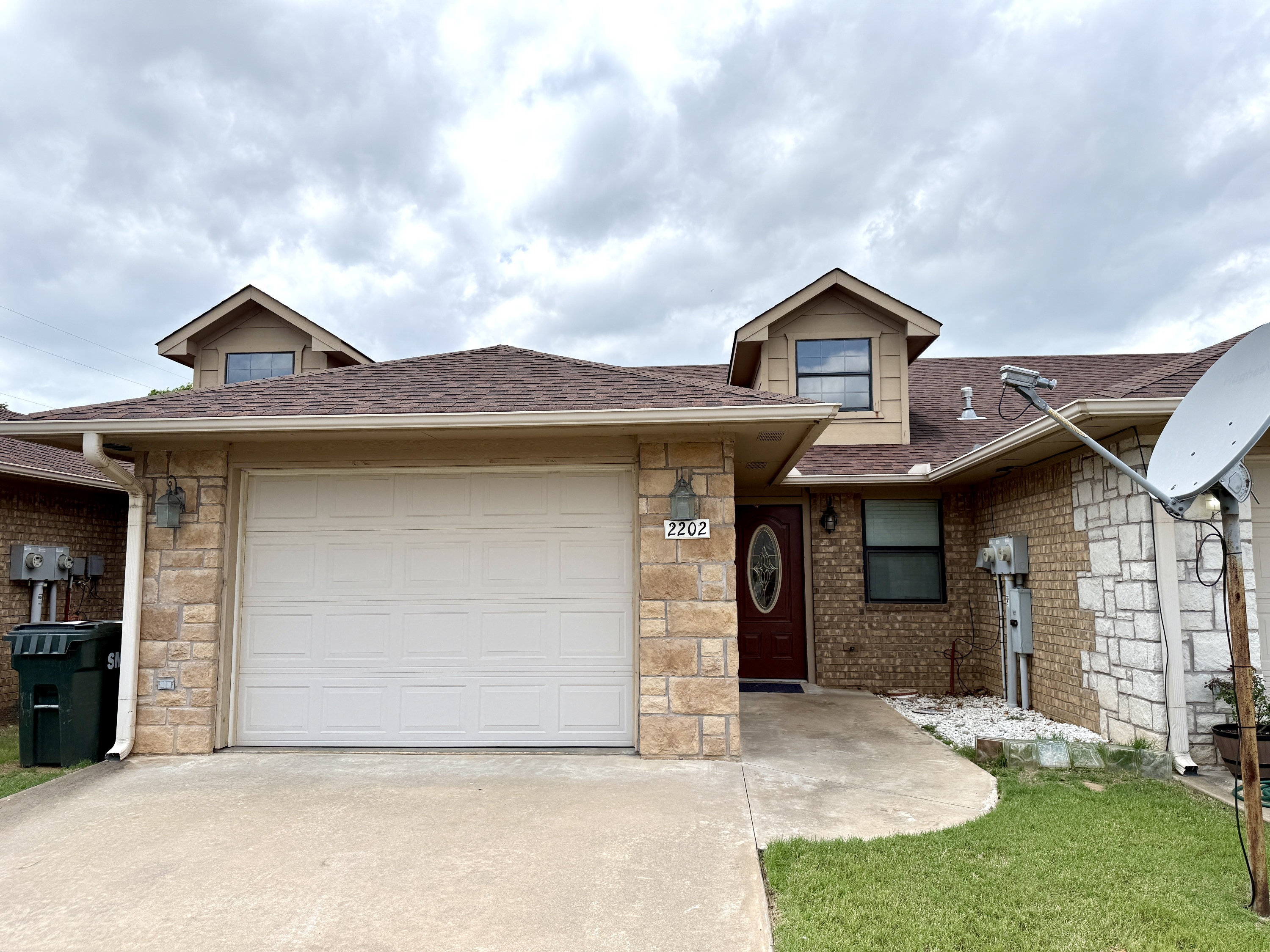 2202 Lakeview Drive