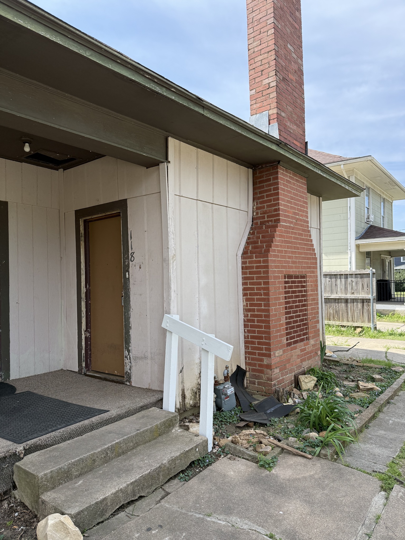 118 4th NW